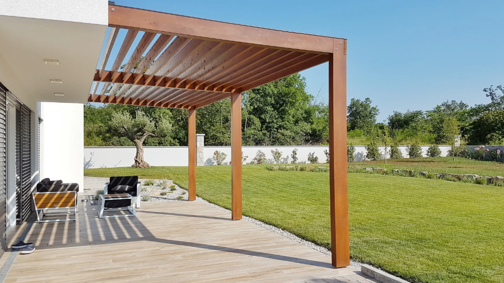 Installer une pergola bioclimatique à Cholet